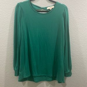 Super cute light sweater.